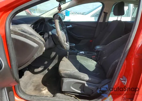 2016 Ford Focus Se z USA, uszkodzony, nr VIN 1FADP3F22GL296791